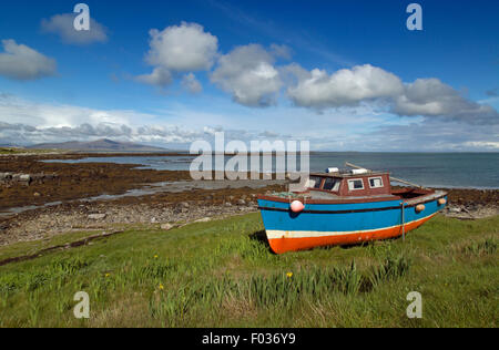 Altes Boot an Buchten Loch Berneray Hebriden Stockfoto