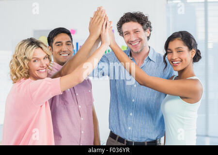 Casual Business Team hohe fiving Stockfoto