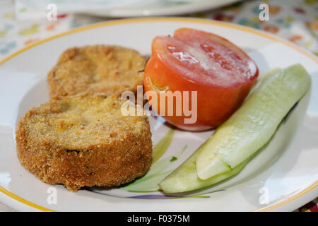 Auberginen in einer Kutsche oder Auberginen in Carrozza gebratene Eggplantase mit Mozzarella-Füllung Stockfoto