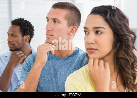 Porträt von fokussierten Kollegen Stockfoto