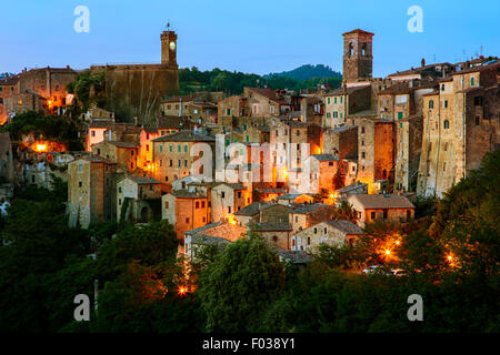 Schöne mittelalterliche Stadt in der Toskana, Sorano-(Grosseto, Toskana, Italien) Stockfoto