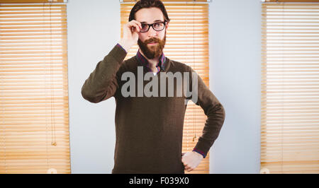 Hipster Geschäftsmann Blick in die Kamera Stockfoto