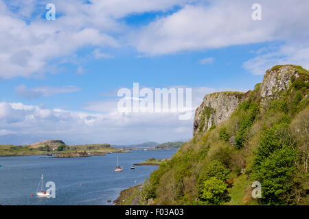 Ardbhan Craigs und Blick zur Insel Kerrera über Sound Kerrera an Westküste in der Nähe von Oban, Argyll und Bute Schottland UK Großbritannien Stockfoto