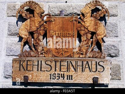 Zeichen für das Kehlsteinhaus, genannt das Kehlsteinhaus, Adolf Hitlers Refugium in den Bergen, Nationalpark Berchtesgaden (Nationalpark Berchtesgaden), Bayern, Deutschland. Stockfoto