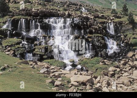 Spanien - Aragonien. Ordesa und Monte Perdido Nationalpark (UNESCO-Weltkulturerbe, 1997). Circo de Soaso. Wasserfall Stockfoto