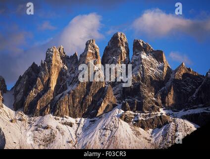 Die Geisler Gruppe, Puez-Geisler Naturpark Val di Funes, Trentino-Alto Adige, Italien. Stockfoto