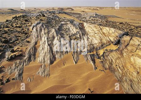Ägypten - westliche Wüste oder libysche Wüste - östlich von Oase Bahariya (El-Waha el-Bahariya). Felsformationen Stockfoto