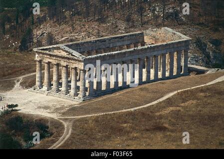 Luftaufnahme der dorische Tempel von Segesta - Region Provinz Trapani, Sizilien, Italien Stockfoto