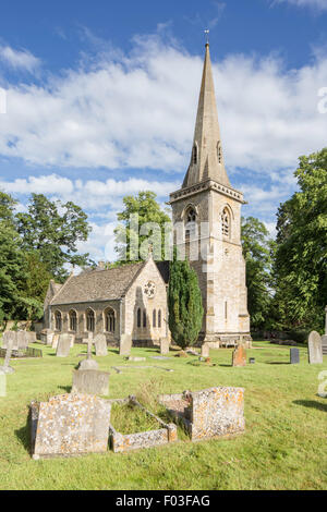 St. Maria die Jungfrau Kirche in Cotswold Dorf Lower Slaughter, Gloucestershire, England, Großbritannien Stockfoto