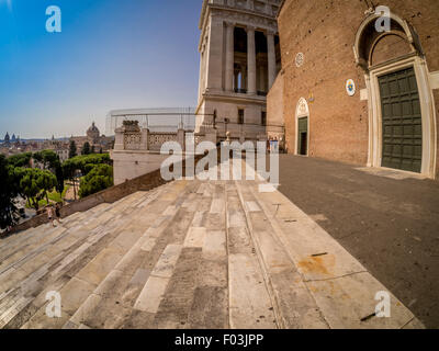 Treppe zur Kirche Santa Maria in Aracoeli. Kirche befindet sich hinter dem Vittorio Emmanuel II Monument. Rom Italien Stockfoto