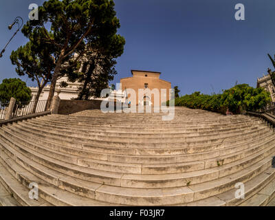 Treppe zur Kirche Santa Maria in Aracoeli. Kirche befindet sich hinter dem Vittorio Emmanuel II Monument. Rom Italien Stockfoto