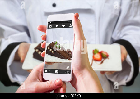 Zusammengesetztes Bild von Hand mit smartphone Stockfoto