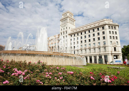 Banco Espanol de Credito Gebäude, Spanisch Credit Bank und Brunnen am Placa de Catalunya, Katalonien Square, Barcelona, Spanien Stockfoto