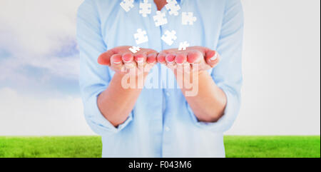 Zusammengesetztes Bild Womans Hände präsentieren Stockfoto