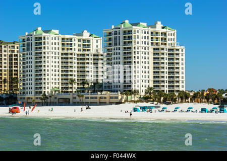 Strandbesucher geniessen Sie einen Tag auf der Clearwater Beach, Florida Stockfoto