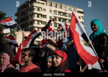 Kairo, Ägypten. 6. August 2015. Ägypter feiern die Einweihung des "neuen Suez-Kanals" auf dem Tahrir-Platz in Kairo, Ägypten, am 6. August 2015. Bildnachweis: Pan-Chaoyue/Xinhua/Alamy Live-Nachrichten Stockfoto