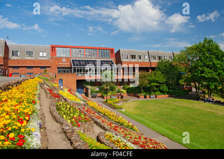 Ankerside Shopping Centre und Schlosspark Gärten, Tamworth, Staffordshire Stockfoto