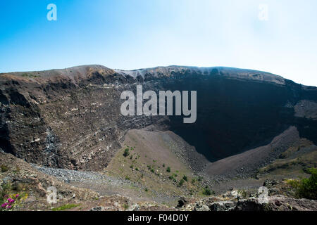 Der Krater des Vulkans Vesuv in der Nähe von Neapel, Italien. Stockfoto