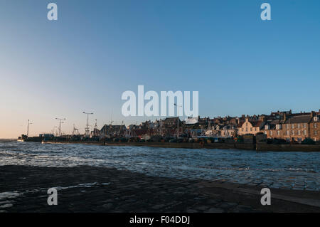 Pittenweem Hafen und Dorf aus der Außenhafen wall East Neuk, Fife, Schottland Stockfoto