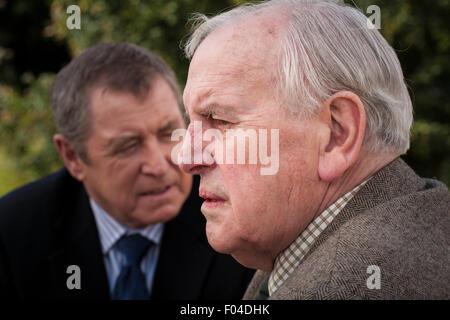 DATEI-BILDER: GROßBRITANNIEN. 24. Juli 2007. Schauspieler George Cole, starb heute erscheinen in einer Episode von Barnaby mit JOHN NETTLES und SIR DONALD SINDEN Kredit: Mark Bourdillon/Alamy Live News Stockfoto