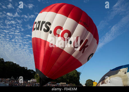 Ashton, UK, 6. August 2015, Cash 4 Autos Ballon an der Bristol International Balloon Fiesta 201 Credit: Keith Larby/Alamy Live News Stockfoto