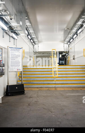 London, UK. 6. August 2015. Moorgate Station ist aufgrund der industriellen Streiks durch die Londoner U-Bahn geschlossen.  Bildnachweis: Berichtenswert Fotografie/Alamy Live-Nachrichten. Stockfoto