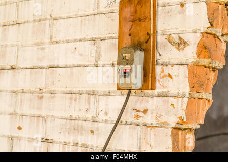 Elektrotechnische Industrie Archäologie - altes elektrisches Lichtschalter Stockfoto