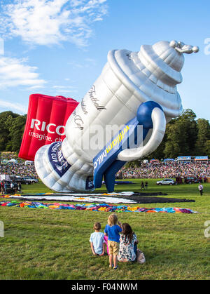 Bristol, UK. 6. August 2015. Der erste Tag der 37. Bristol International Balloon Fiesta tagte in Ashton Gericht.  Die Veranstaltung in Rechnung gestellt als das größte seiner Art in Europa, läuft für vier Tage, Donnerstag, 6. bis Sonntag, 9. August.  Bristol, UK, 6. August 2015. Bildnachweis: Redorbital Fotografie/Alamy Live-Nachrichten Stockfoto