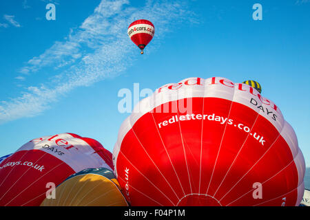 Bristol, UK. 6. August 2015. Der erste Tag der 37. Bristol International Balloon Fiesta tagte in Ashton Gericht.  Die Veranstaltung in Rechnung gestellt als das größte seiner Art in Europa, läuft für vier Tage, Donnerstag, 6. bis Sonntag, 9. August.  Bristol, UK, 6. August 2015. Bildnachweis: Redorbital Fotografie/Alamy Live-Nachrichten Stockfoto