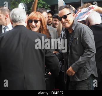 New York, NY, USA. 6. August 2015. Bruce Springsteen und Frau Patti Scialfa unterwegs für die endgültige Ausgabe des THE DAILY SHOW, New York, NY 6. August 2015. Bildnachweis: Lee/Everett Collection/Alamy Live-Nachrichten Stockfoto