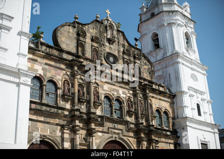 PANAMA STADT, Panama — die Kirche wurde 1688 gegründet und 1796 geweiht. Es wurde von Militäringenieuren entworfen und einige der alten Steinfassaden verwendeten Originalmaterialien aus den Ruinen von Old Panama. Es wurde 2003 renoviert. Stockfoto