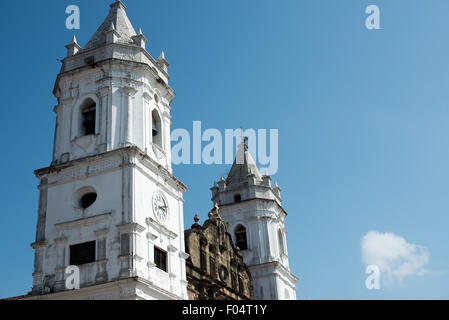 PANAMA STADT, Panama — die Kirche wurde 1688 gegründet und 1796 geweiht. Es wurde von Militäringenieuren entworfen und einige der alten Steinfassaden verwendeten Originalmaterialien aus den Ruinen von Old Panama. Es wurde 2003 renoviert. Stockfoto