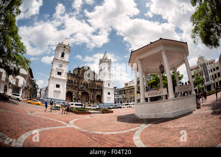 PANAMA STADT, Panama — die Kirche wurde 1688 gegründet und 1796 geweiht. Es wurde von Militäringenieuren entworfen und einige der alten Steinfassaden verwendeten Originalmaterialien aus den Ruinen von Old Panama. Es wurde 2003 renoviert. Stockfoto