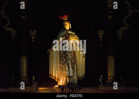 PANAMA-STADT, Panama — La Iglesia de la Merced stammt aus dem Jahr 1680 und befindet sich im Herzen von Casco Viejo, der historischen Altstadt von Panama-Stadt. Das Innere ist üppig mit Statuen und religiöser Kunst dekoriert. Stockfoto