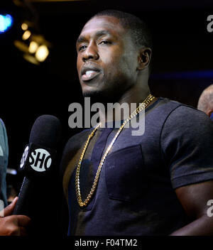 Los Angeles CA. 6. August 2015. USA / zweimalige Weltmeister Andre Berto über hit bevorstehenden Kampf mit zwölf Mal, fünf-Division-Weltmeister Floyd "Money" Mayweather auf einer Pressekonferenz in Los Angeles Donnerstag spricht. Die beiden kämpfen Samstag, 12 September auf SHOWTIME PPV Foto von Gene Blevins/LA DailyNews/ZumaPress Credit: gen Blevins/ZUMA Draht/Alamy Live News Stockfoto