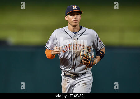 5. AUGUST 2015:. Houston Astros Shortstop Carlos Correa (1) Köpfe auf der Bank bei einem MLB-Spiel zwischen der Houston Astros und die Texas Rangers im Globe Life Park in Arlington, TX. Rangers gewinnen 4-3.Manny Flores/CSM Stockfoto