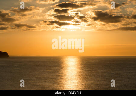 Isle Of Wight, 7. August 2015. Einen schönen Sonnenaufgang bei Sandown, Blick über den Solent. Die Prognose ist für einen sonnigen Tag in weiten Teilen des Vereinigten Königreichs mit wärmerem Wetter am kommenden Wochenende nach den jüngsten coole Zauber. Kredit Julian Eales/Alamy Live-Nachrichten Stockfoto