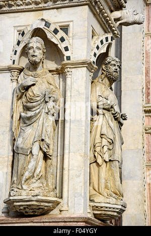 Skulpturen, Torre del Mangia-Turm, Palazzo Pubblico, Rathaus, Museum, Piazza del Campo, Siena, Toskana, Italien Stockfoto