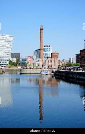 Blick auf die viktorianischen Pumphouse am Albert Dock, Liverpool, Merseyside, England, UK, Westeuropa. Stockfoto