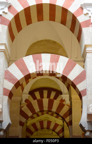 Innenraum der Mezquita in Cordoba und Córdoba, Spanien Stockfoto