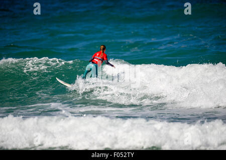 Newquay, Cornwall, UK. 6. August 2015. Boardmasters 2015 hat offiziell begonnen! Die Cornwall Surfen und Musikfestival bekam im Gange heute bei Surf-Mekka, Fistral Beach mit Tag eines internationalen Surf-Wettkämpfen. Bildnachweis: CAMERAFIRM/Alamy Live-Nachrichten Stockfoto