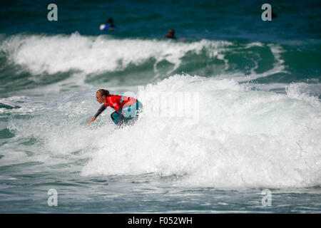 Newquay, Cornwall, UK. 6. August 2015. Boardmasters 2015 hat offiziell begonnen! Die Cornwall Surfen und Musikfestival bekam im Gange heute bei Surf-Mekka, Fistral Beach mit Tag eines internationalen Surf-Wettkämpfen. Bildnachweis: CAMERAFIRM/Alamy Live-Nachrichten Stockfoto