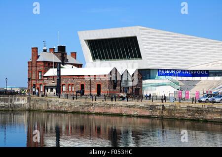 Das Museum of Liverpool am Pier Head über Canning Dock, Liverpool, Merseyside, England, UK, Westeuropa gesehen. Stockfoto