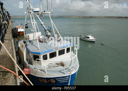 Angelboot/Fischerboot auf Appledore Quay, Taw Torridge Estaury, North Devon South West Coast Path hübsche Fischerdorf Stockfoto