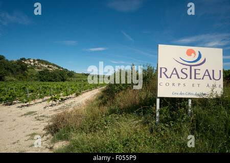 Weinherstellung Hügel Dorf von Rasteau im Departement Vaucluse, Provence Alpes Cote d ' Azur, Frankreich Stockfoto