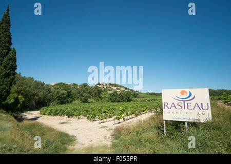 Weinherstellung Hügel Dorf von Rasteau im Departement Vaucluse, Provence Alpes Cote d ' Azur, Frankreich Stockfoto