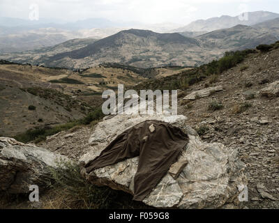 Arbil, Irak. 7. August 2015. PDKI Bewegung ist in der iranischen Grenze, die 1 Kilometer entfernt von der Iran-Truppen war und waren, dass die Peshmerga bleibt. Als der Iran offizielle Erklärung auf dem Fernseher sie reden, wie wirkt sich die Iran Armee im Head Office in Qandil Mount mit 5000 Soldaten und 100 Panzer Logistik von Piranshahr Grenze, die Spionage wurden, wann immer jemand die Grenze passieren werden getötet. Bildnachweis: Jawdat Ahmad/Pacific Press/Alamy Live-Nachrichten Stockfoto