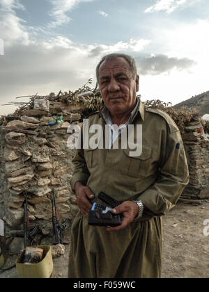 Arbil, Irak. 7. August 2015. PDKI Bewegung ist in der iranischen Grenze, die 1 Kilometer entfernt von der Iran-Truppen war und waren, dass die Peshmerga bleibt. Als der Iran offizielle Erklärung auf dem Fernseher sie reden, wie wirkt sich die Iran Armee im Head Office in Qandil Mount mit 5000 Soldaten und 100 Panzer Logistik von Piranshahr Grenze, die Spionage wurden, wann immer jemand die Grenze passieren werden getötet. Bildnachweis: Jawdat Ahmad/Pacific Press/Alamy Live-Nachrichten Stockfoto