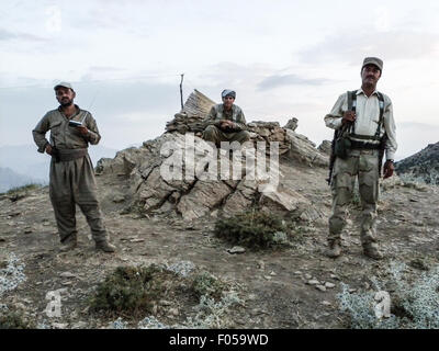 Arbil, Irak. 7. August 2015. PDKI Bewegung ist in der iranischen Grenze, die 1 Kilometer entfernt von der Iran-Truppen war und waren, dass die Peshmerga bleibt. Als der Iran offizielle Erklärung auf dem Fernseher sie reden, wie wirkt sich die Iran Armee im Head Office in Qandil Mount mit 5000 Soldaten und 100 Panzer Logistik von Piranshahr Grenze, die Spionage wurden, wann immer jemand die Grenze passieren werden getötet. Bildnachweis: Jawdat Ahmad/Pacific Press/Alamy Live-Nachrichten Stockfoto