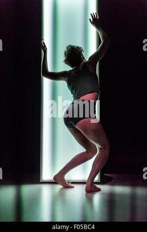 Edinburgh, UK, 7. August 2015. "Schlucken Sie" von Stef Smith, Traverse Theatre Company. Emily Watcher. Bildnachweis: Jeremy Abrahams / Alamy Live News Stockfoto